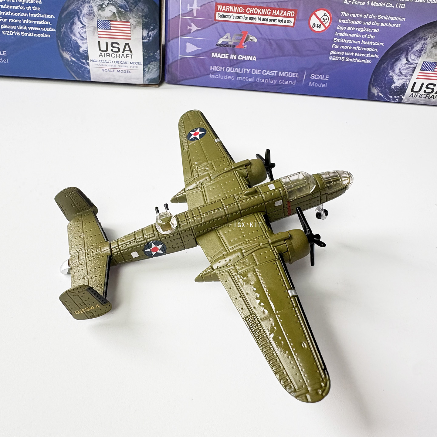 1/200 Scale WWII U.S. B-25 Mit - đánh giá và giá Model Kit Planes