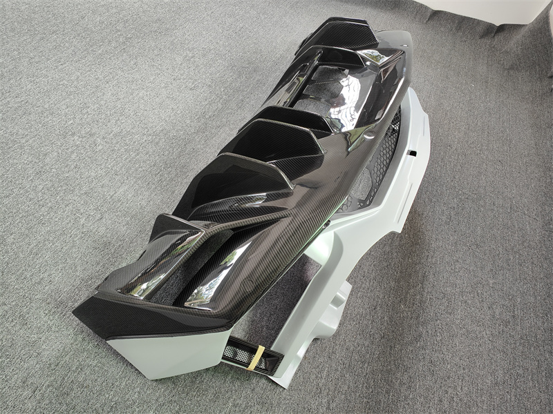 New Half Carbon Fiber Rear Bum - đánh giá và giá Model Kit Lamborghini