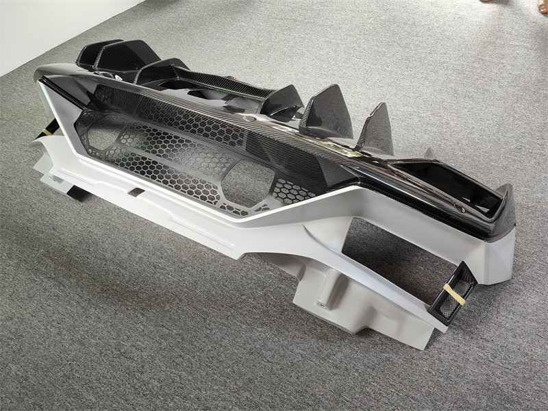New Half Carbon Fiber Rear Bum - đánh giá và giá Model Kit Lamborghini
