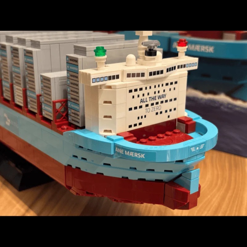 New 2026 Dual-Fuel Container V - đánh giá và giá Model Kit Ixchel