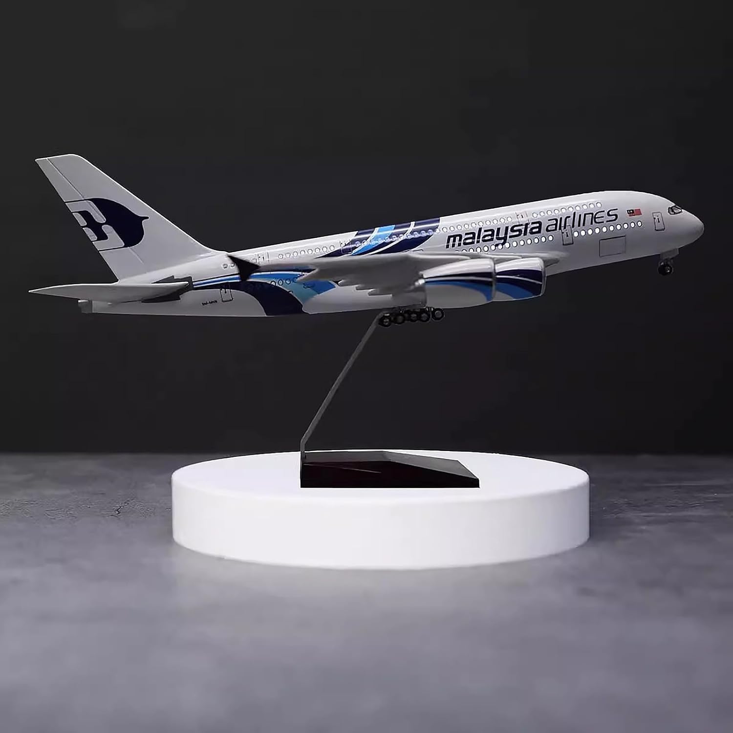 1:160 Scale Malaysia Airlines  - đánh giá và giá Model Kit Ixchel